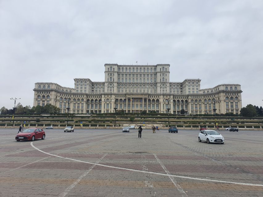 6h Communism Tour in Bucharest with Ceausescu Mansion - A viewpoint stop: get your bearings between the big sites