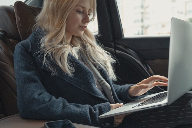 Airport transfer Otopeni to Bucharest - Flight Tracking and the 60-Minute Waiting Window