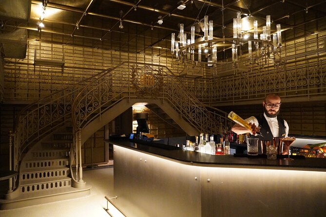 Bar Crawling - Stop 2 at naive rooftop: turn nightfall into a skyline moment