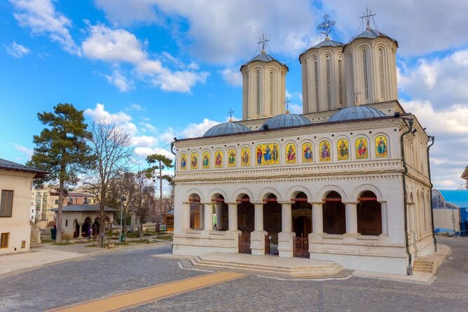Best Walking Tour of Bucharest's City Center - 2.5 hours - Manuc’s Inn: A Historic Place to Plan Lunch
