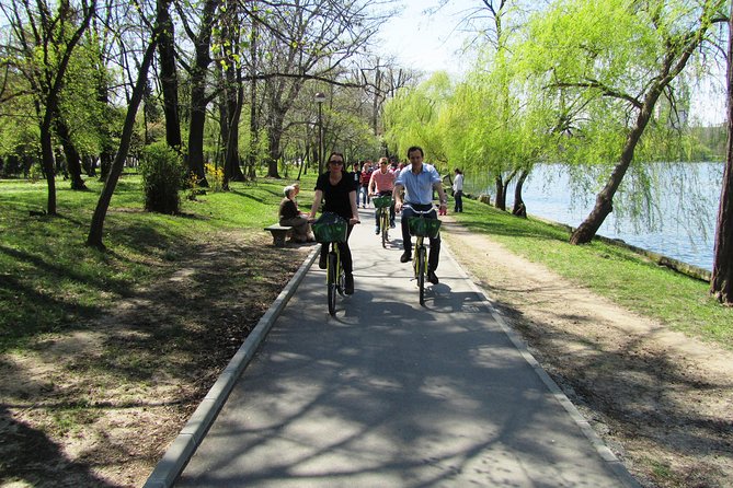 Bicycle Sightseeing in Bucharest - Triumph Arch (Arcul de Triumf): monarchy and World War I in five minutes