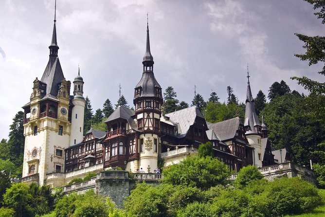Bran Castle, Peles Castle and Brasov City - Private Tour from Bucharest - Brasov historical center: your decompression stop in the mountains