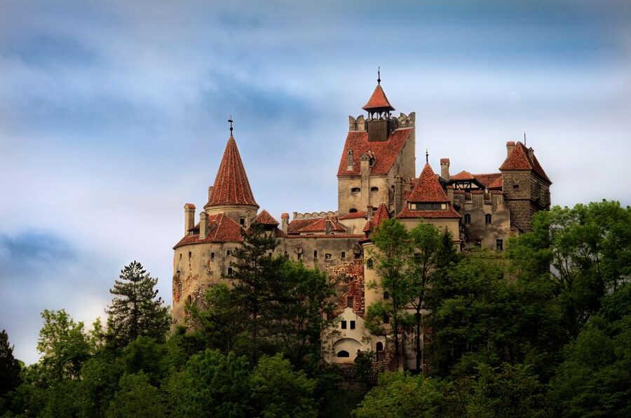 Brasov: Bear Sanctuary, Dracula Castle, and Râşnov Fortress - Bran Castle and Dracula vibes: how to enjoy it without the stress