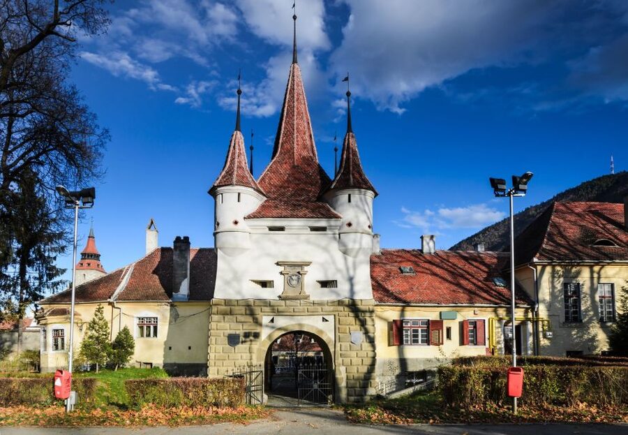 Brasov: Candlelight Tour of Medieval Architecture - Jewish Synagogue (1901) and Rope Street, small stops with big atmosphere