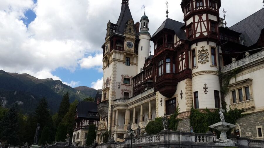 Brasov: Peles Castle, Bran Castle & Rasnov Fortress Day Tour - Why this Peleș-Bran-Râșnov loop makes sense from Brașov