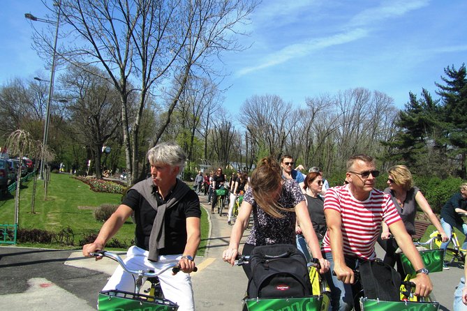 Bucarest à vélo - Ateneul Roman: a city symbol, plus an optional site visit