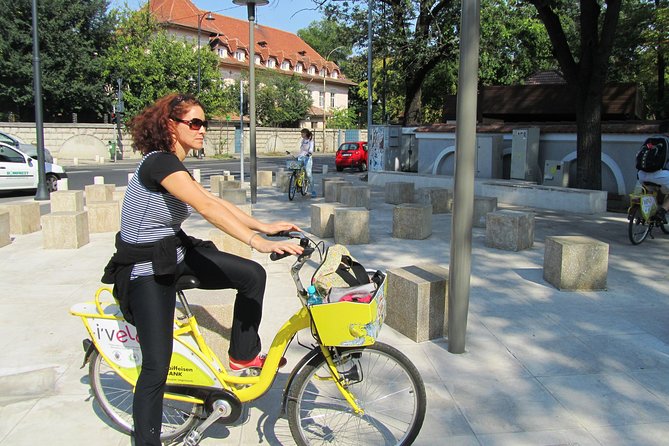 Bucarest à vélo - Palace of Parliament: the heaviest building, built by Ceausescu