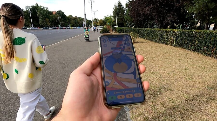 Bucharest 1989 Revolution Walking Tour with Smartphone App - The best way to handle your phone during the tour