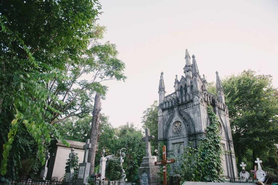 Bucharest: 3-Hour Dark History Tour with a Local - Little Paris and the interwar sex trade, with what’s left in plain view