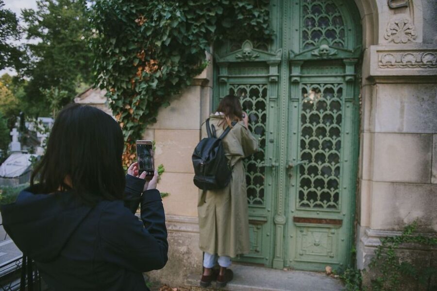 Bucharest: 3-Hour Dark History Tour with a Local - Bellu Cemetery: national monument architecture and the stories that stick