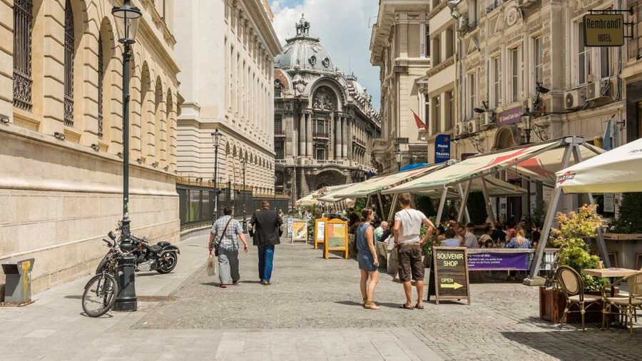Bucharest: 4h Panoramic Private Tour by Car with Photo Stops - Revolution Square and Piața Unirii: where the story turns fast