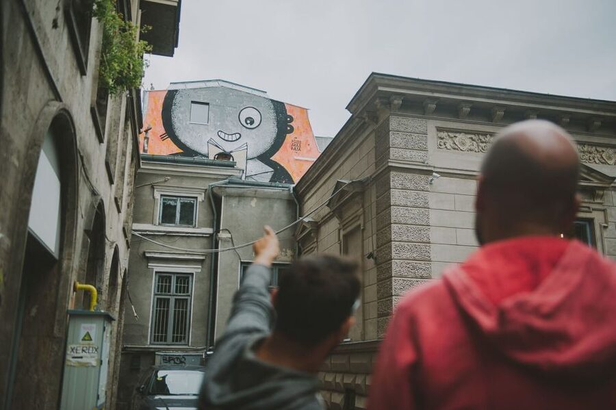 Bucharest Alternative Walking Tour - Landmarks and public gardens, for photos with context