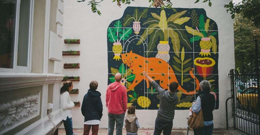 Bucharest Alternative Walking Tour - University of Architecture: rare inside access with commissioned murals