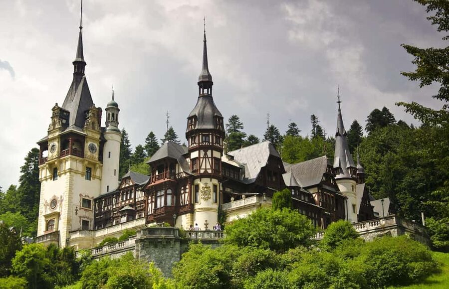 Bucharest: Bran Castle , Peles Castle & Brașov Day Tour - Bucharest To The Carpathians: How The Day Really Works