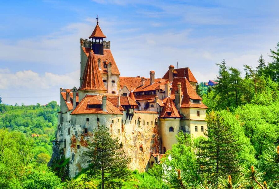 Bucharest: Bran Castle , Peles Castle & Brașov Day Tour - Bran Castle: Dracula’s Reputation Meets Medieval Stone