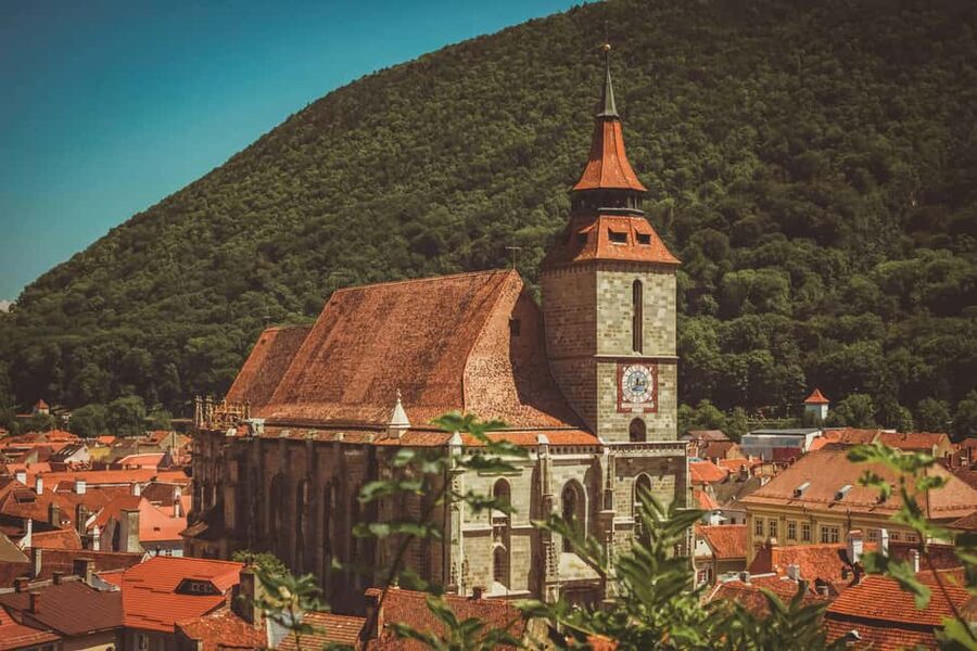 Bucharest: Bran Castle , Peles Castle & Brașov Day Tour - Brașov Old Town Walk: Cobblestones, Council Square, And The Black Church