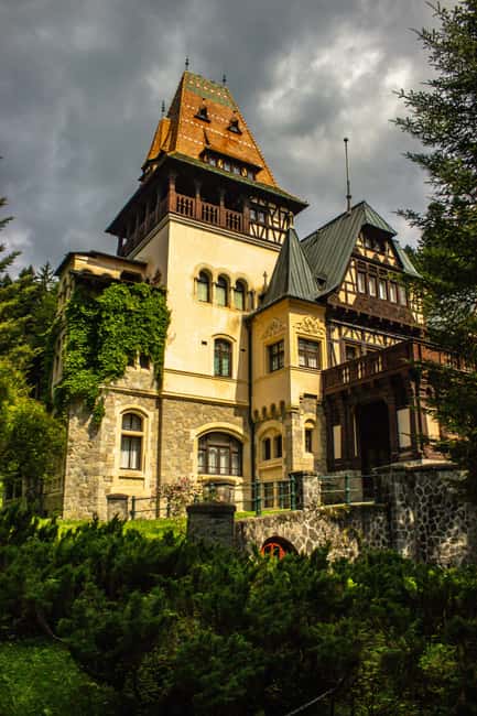 Bucharest: Bran Castle , Peles Castle & Brașov Day Tour - Price And Value: Paying $35 For The Right Kinds Of Help