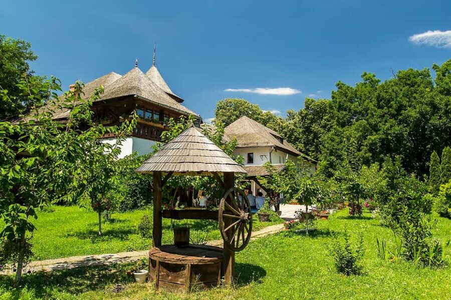 Bucharest : Ceaușescu Mansion , Parliament & Village Museum - A smart 6-hour format for three very different Bucharest stops