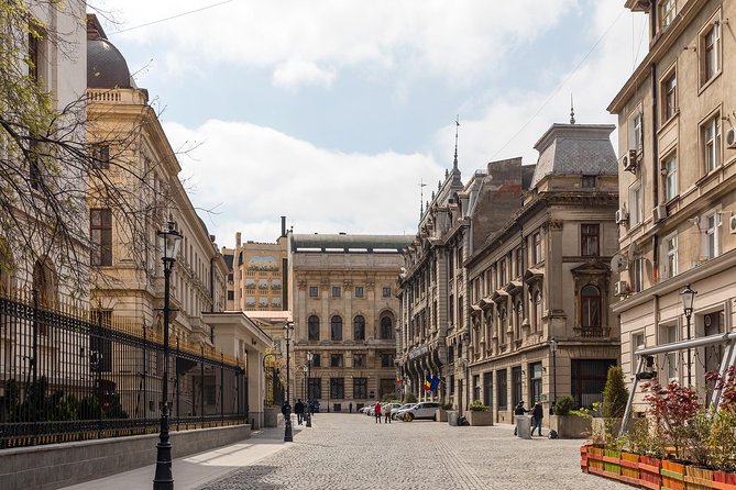 Bucharest Chronicles - House of the People, controversies you understand more clearly after walking