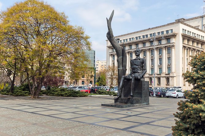 Bucharest Chronicles - Calea Victoriei on foot, aristocrats, communists, and the new money layering
