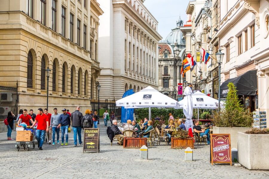 Bucharest City Tour – A Day to Remember - The guide, the small group, and the end drink plus Q&A