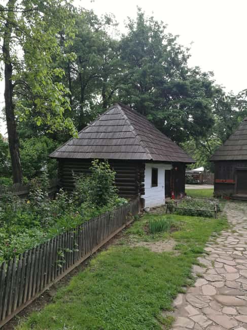 Bucharest city tour: Village Museum visit & Panormaic tour - Two hours in Bucharest, without the stress