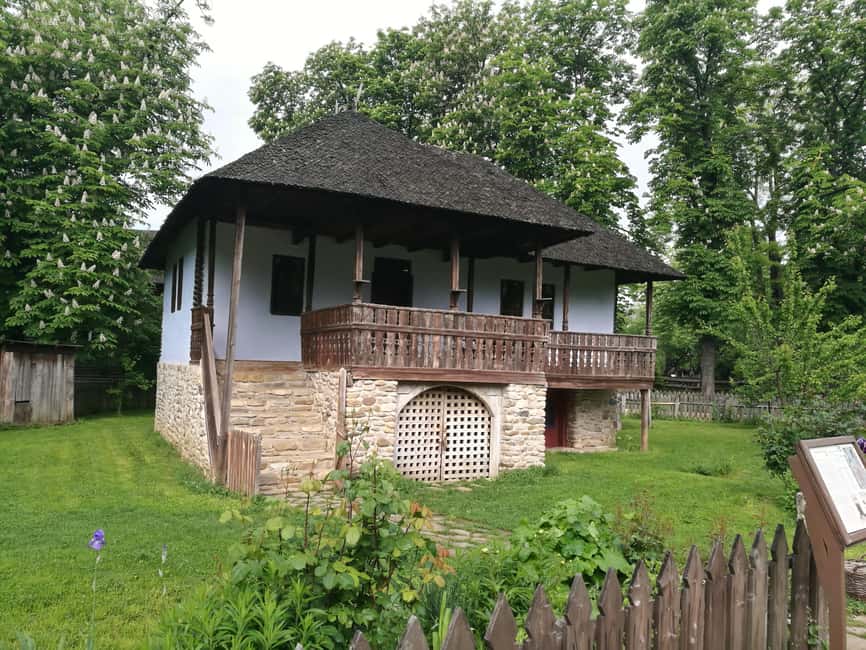 Bucharest city tour: Village Museum visit & Panormaic tour - Where the tour starts and ends (so you actually find it)
