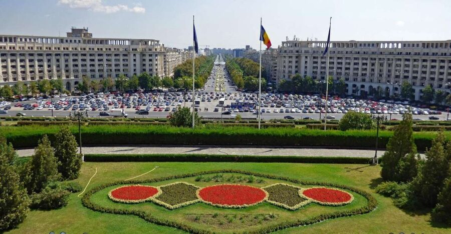 Bucharest: Communist Tour including Ceausescu Residence - A 7-hour communist reality check in Bucharest