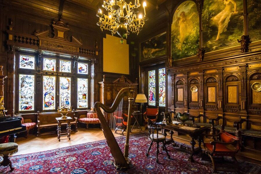 Bucharest: Day Trip to Dracula Castle, Peles Castle & Brașov - From Bucharest to the Carpathians: the coach ride reality check