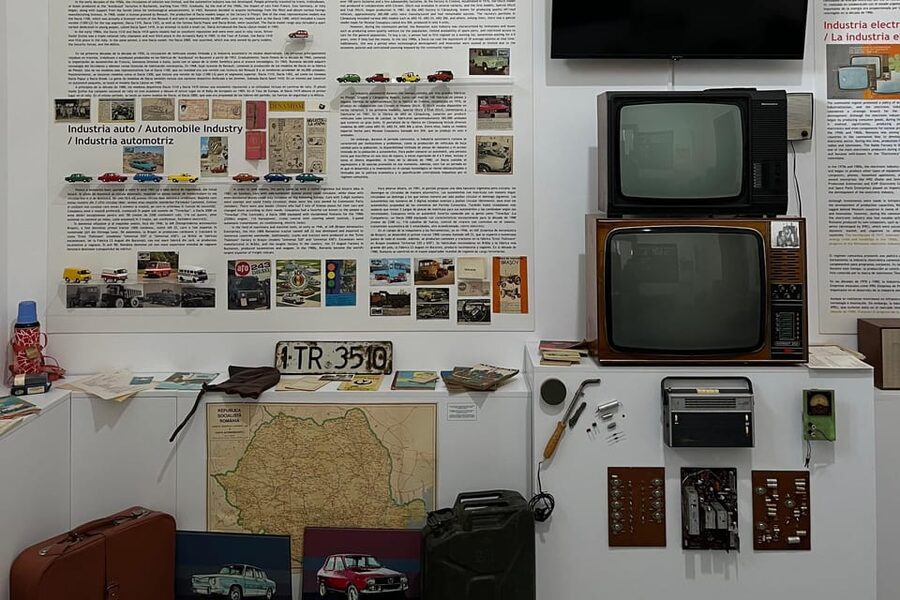 Bucharest: Dinner+Tour at Museum of Communism after closing - Practicalities for your Bucharest evening