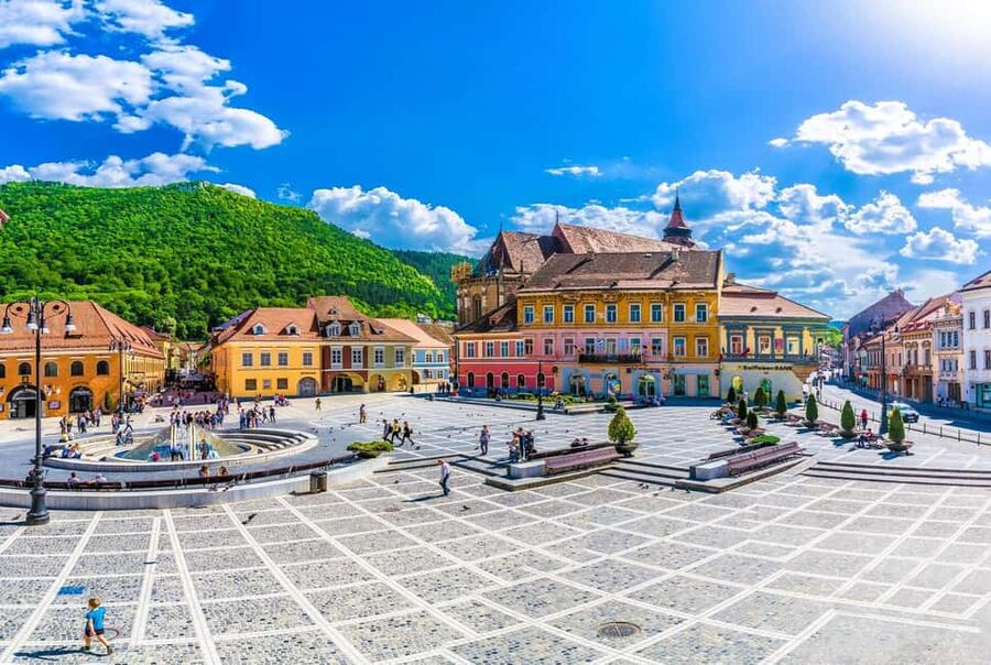 Bucharest : Dracula Castle, Peleș Castle & Brașov Day Trip - Guides and audio in multiple languages that actually help