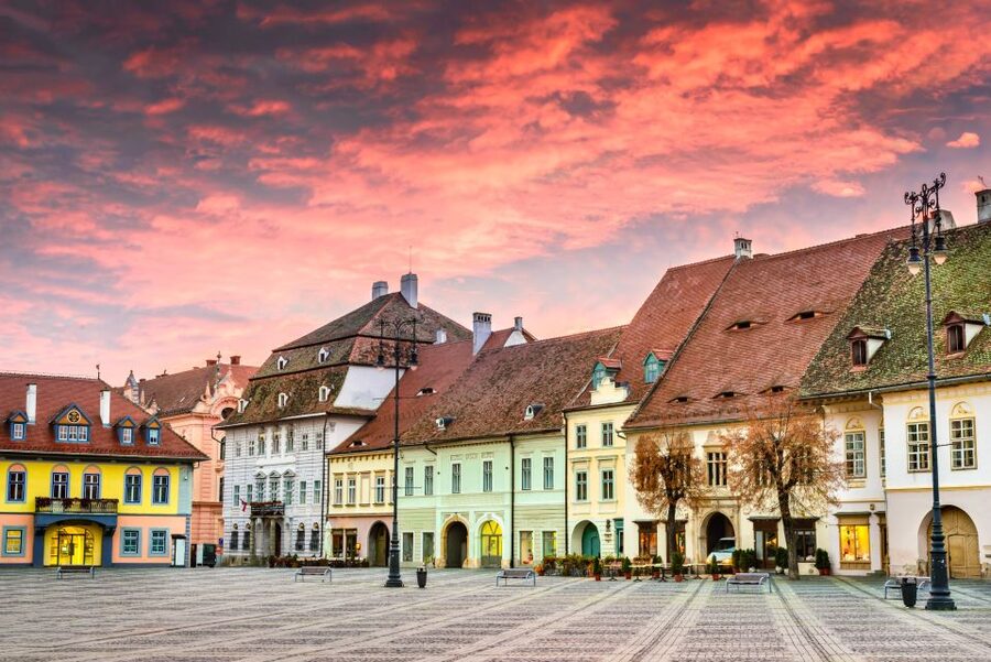 Bucharest: Dracula Castle, Peles Castle & Brasov Guided Tour - Guides and included tickets: where this tour earns its cost