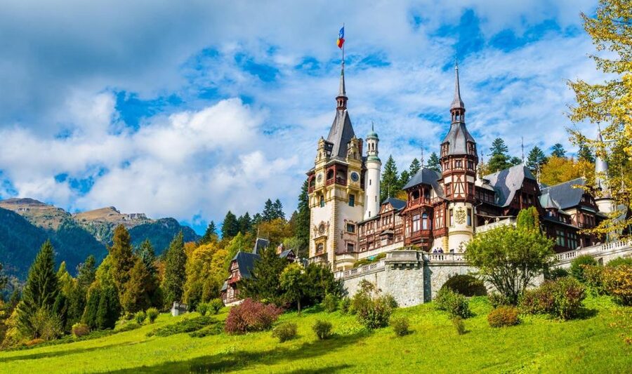 Bucharest: Dracula's Castle, Peleș Castle & Brașov Day Trip - Brașov’s medieval Old Town: the day’s best calm-down moment
