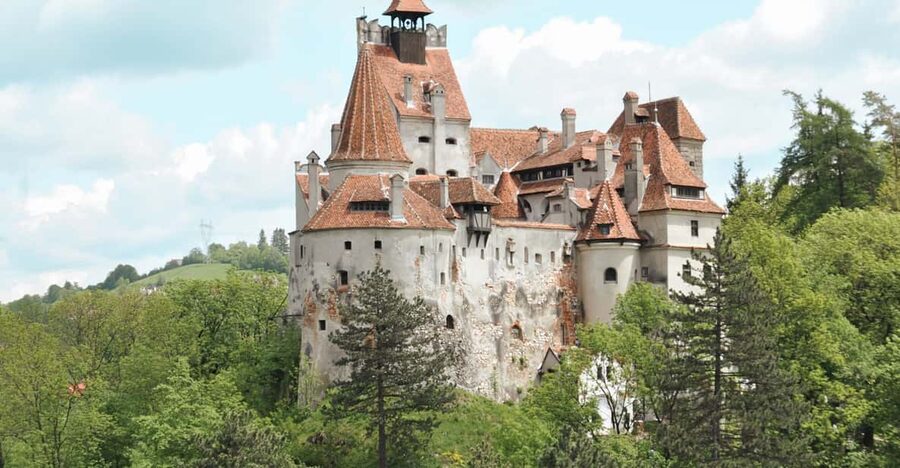 Bucharest: Dracula's Castle, Peleș Castle & Brașov Day Trip - Timing and pacing: what a long day really means for your feet