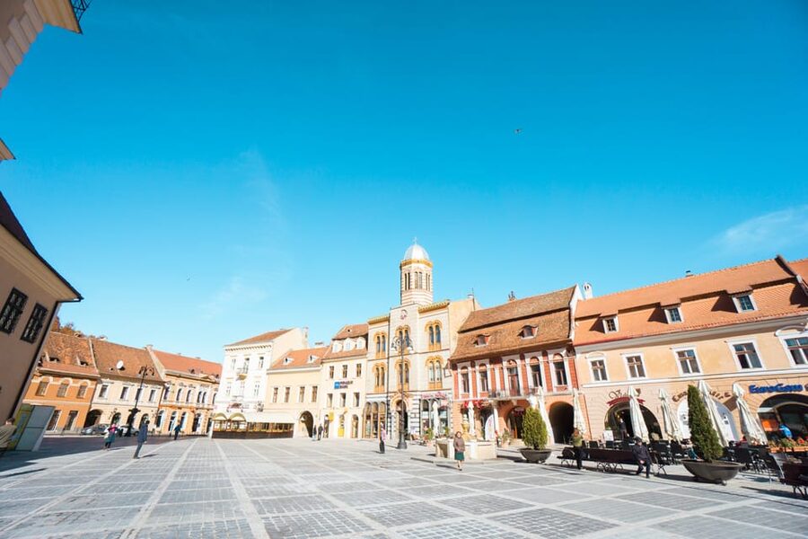 Bucharest: Dracula's Castle, Peleș Castle & Brașov Day Trip - Price and value: what you pay, what you add, and what you get