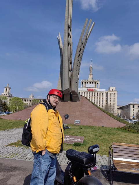 Bucharest electric city tour by Smart Balance #green - University Square and Victoria Palace, history with city context