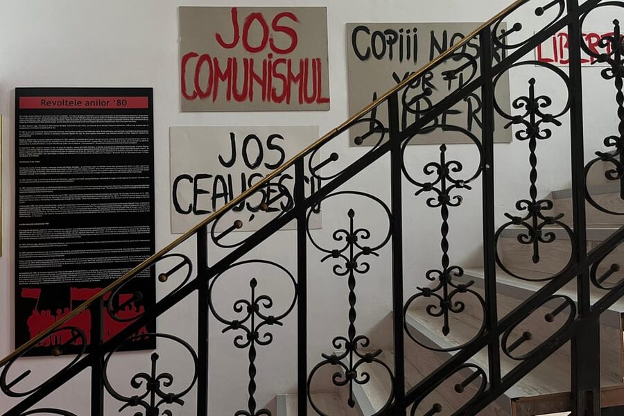 Bucharest: Entry ticket at the Museum of Communism - Downstairs coffee and drinks: a real break inside the museum