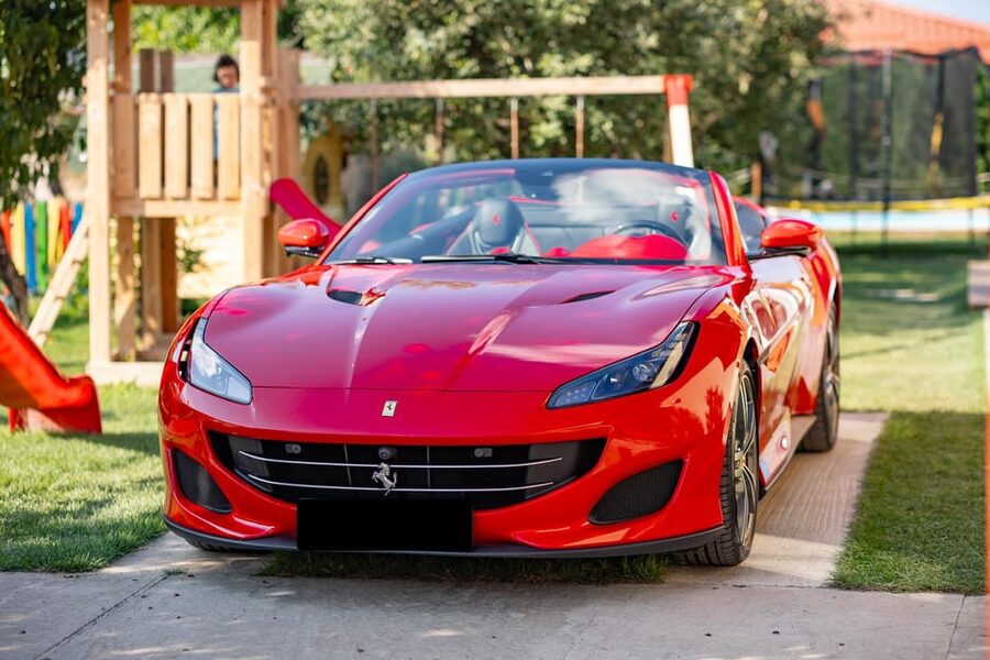 Bucharest: Ferrari Driving Experience - SHORT 10min - Meeting at Piața Constituției, and finding the right Ferrari