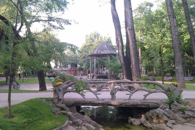 Bucharest Ghosts Stories and Mythology - The Central School: a famous haunted school and why it works on foot