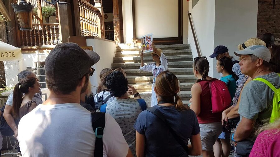 Bucharest: Guided Walking Tour with Romanian Snack - St. Anthonys Church and the Royal Court Ruins: Medieval Bucharest Up Close