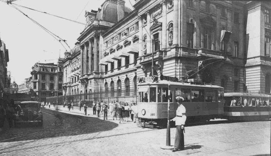 Bucharest: Half Day Bike Tour - Ceaușescu Life Stories, Why the Tour Feels Personal