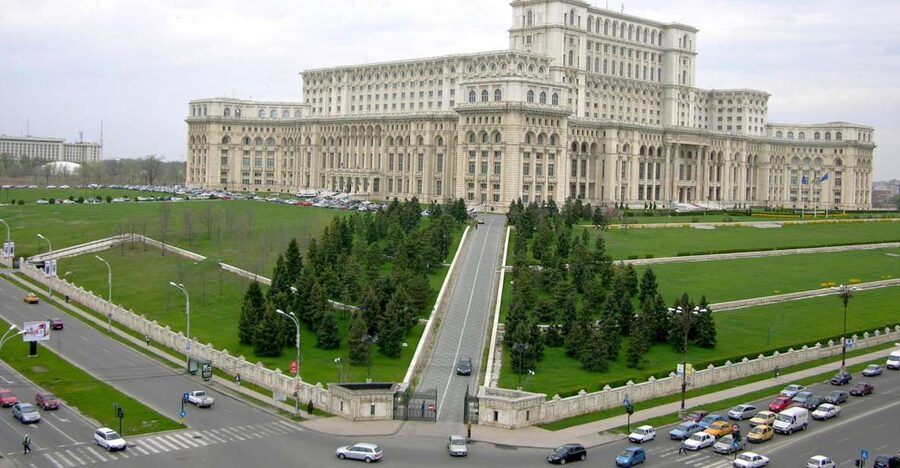 Bucharest: Half-Day Sightseeing Tour - Free Press Square and the Arch of Triumph, for instant city footing