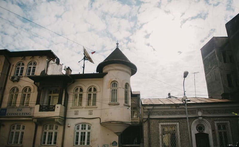 Bucharest: Hidden Gems 2.5-Hour Walking Tour - Covrig Break: A Romanian Street Snack with Cross-European Clues