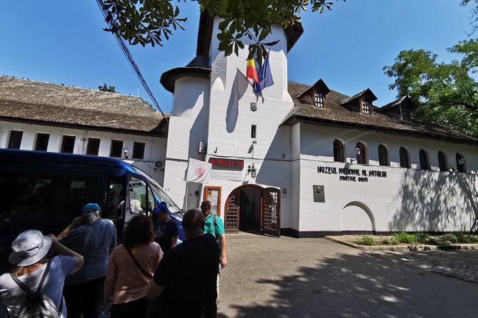 Bucharest Highlights Half-Day City Tour with Pickup - Starting 9:00 am: pickup, vehicle comfort, and small-group pacing