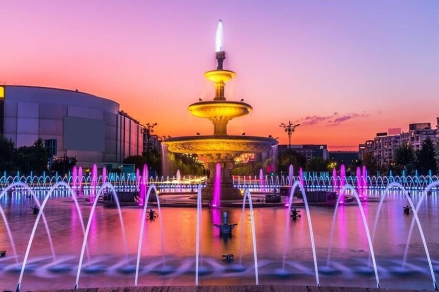 Bucharest : Highlights & Hidden Gems Walking Tour - Parcul Cismigiu: a calm reset before the big sights