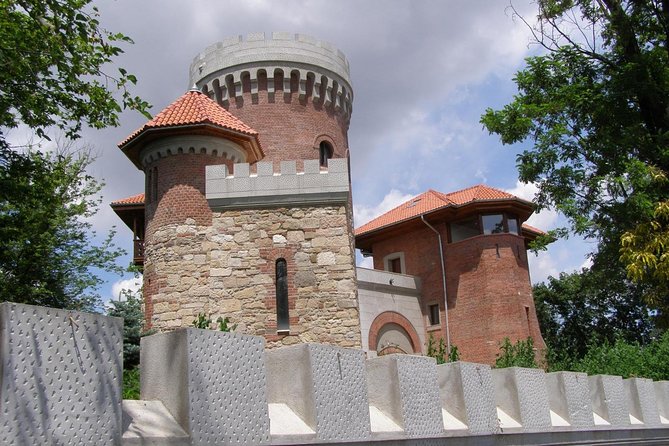 Bucharest Layover Tour (6 - Hour Private City Tour Between Flights) - Night tours are possible, but plan your priorities