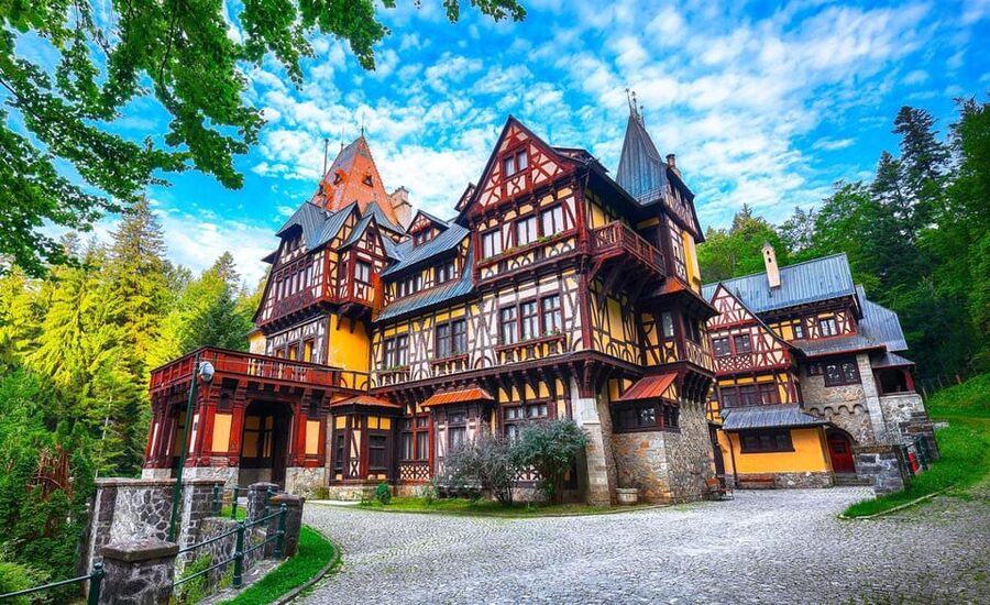 Bucharest: Peles Castle, Bran Castle, & Brasov Old Town Tour - Key Points to Know Before You Go
