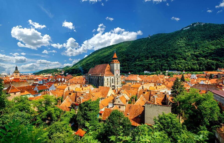 Bucharest : Peles Castle, Dracula's Castle & Brasov Day Trip - Bran Castle and the Dracula Connection, Real Fort Feel vs. Movie Myths