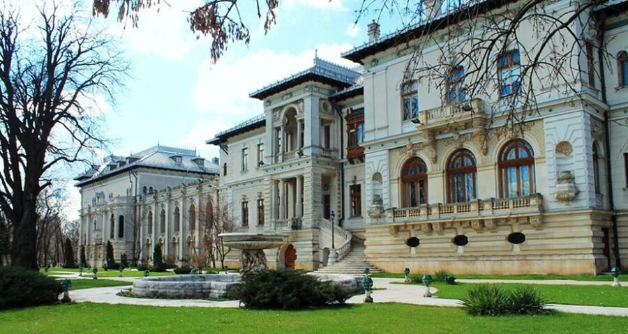 Bucharest: Private Three Neighborhoods Tour by Vintage Car - Parcul La Broscuțe: a scenic break with neighborhood context