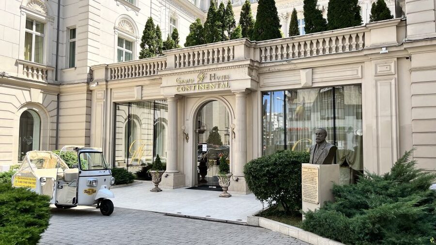 Bucharest: Romantic Tuk Tuk Tour with miniBAR - Key highlights that make this tour worth your time